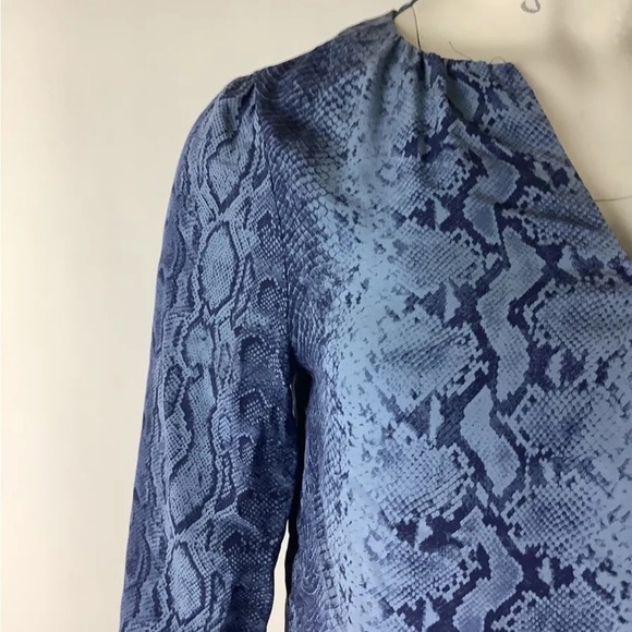 Joie Sz XS 100% Silk Python Print Popover Blouse Blue V Neck Business Casual - Picture 2 of 6